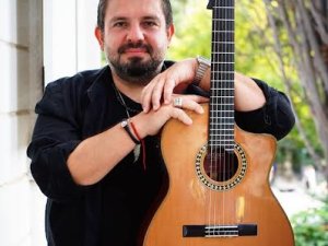 MUSTAFA AKAY AVRUPA’YI SALLAMAYA DEVAM EDİYOR