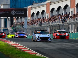İstanbul Park'ta Yağmur Altında Son Tango