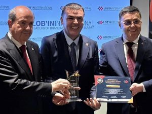 TÜMKİAD’A OXFORD’DA ‘YILIN STK ÖDÜLÜ’