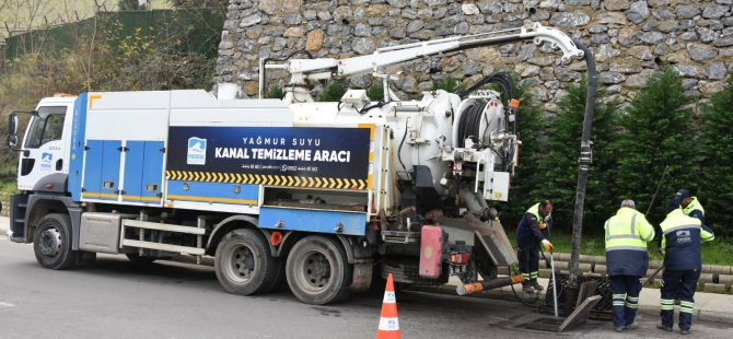 Kış öncesi Yağmur suyu kanallarını ve mazgalları temizliyorlar