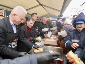 Soğuk rekor kırdı, eğlence zirve yaptı! Eksi derecede Hamsi ve Horon Festivali