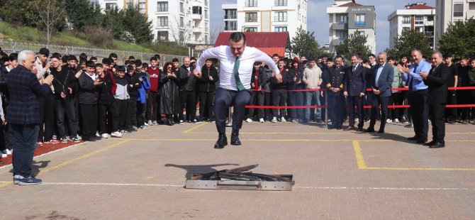 Pendik'te Nevruz Ateşi Yandı! Kaymakam Yıldız'dan mükemmel atlayış..
