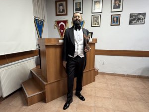 Özgürlük ve Barış Ödülü Akif Manaf'ın