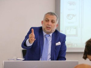 Siyasetçi Yazar Metin Külünk: Çapsız Muhalefet