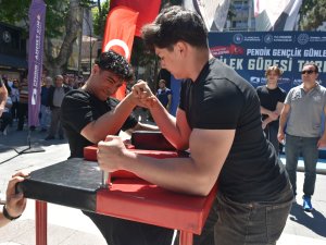 Pendik’te Bilek Güreşi Heyecanı