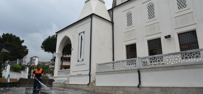 Pendik Camileri'nde Bayram Temizliği