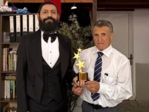 Akif Manaf’ “Engelsiz Yaşam ve Barış Ödülü”nün Sahibi Oldu