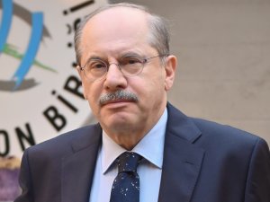 İnşaat ve hazır beton baskı altında