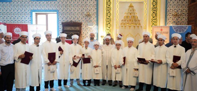 İbrahim Hakkı Erzurumi Camii Kur'an Kursu Hafızları törenle İcazetlerini aldı