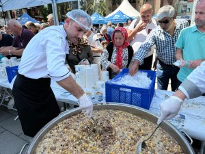 20 bin kişiye  aşure ikramı