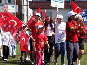 ŞİŞLİ'DE YAZ SPOR OKULLARI COŞKULU ŞÖLENLE BAŞLADI