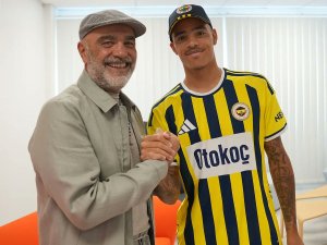 Fenerbahçe'nin yıldız oyuncusuna havalimanında coşkulu karşılama