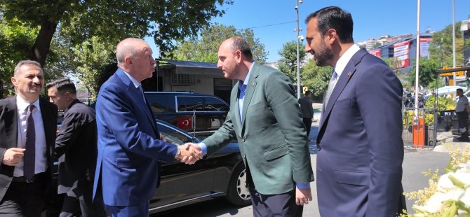 Cumhurbaşkanı Erdoğan, AK Parti İstanbul İl Başkanlığını Ziyaret Etti