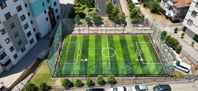 Pendik'te Halı Sahalar Yenileniyor