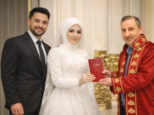 Belediye ücretleri kaldırdı! 4 bin çift tek kuruş ödemeden dünyaevine girdi