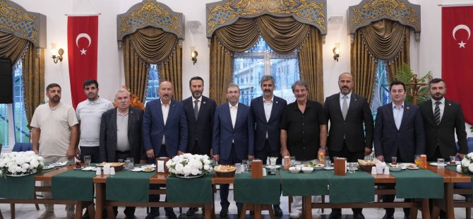 Büyük Birlik Partililer Yemekte Buluştu