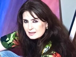 ŞENNUR ÜZGEN SANAT DÜNYASININ MERCEĞİ ALTINDA