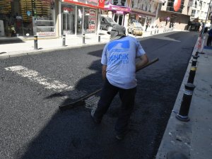 Pendik Çarşı’da Asfalt Serimi Başladı