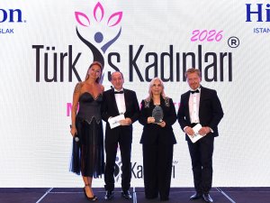 Türk İş Kadınları Plaket Töreni'nde Başarılar Ödüllendirildi