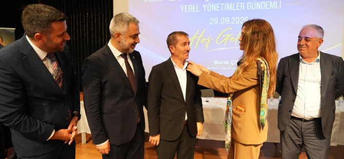 ATAŞEHİR’DE CHP’Lİ 6 MECLİS ÜYESİ AK PARTİ’YE KATILDI