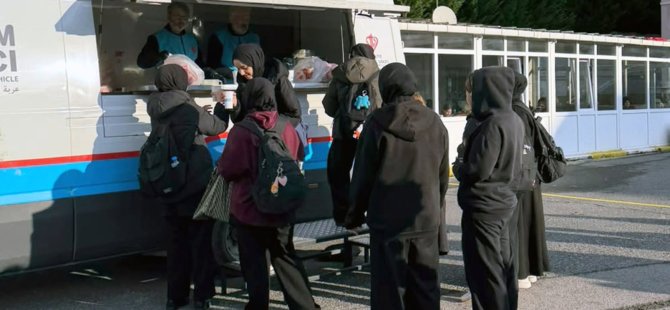 Mobil ikram aracıyla öğrencilere sıcak çorba