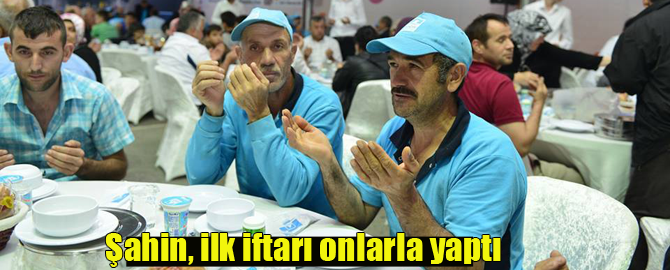 İlk iftarı kentin gerçek hizmetkarlarıyla yaptı