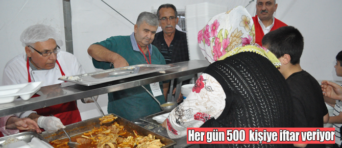 Kaynarca Kızılay'ı her gün 500 kişiye iftar eriyor