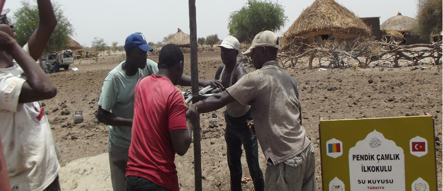 Çamlık İlkokulu'undan Afrika'ya su kuyusu