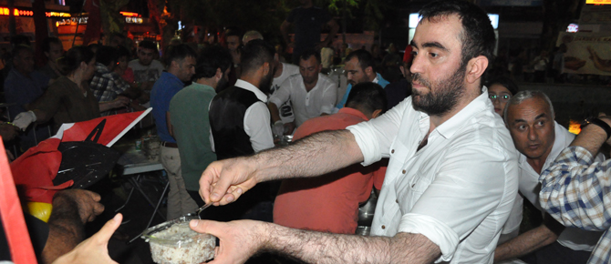 Pendik Trabzonlular Vakfı'ndan 1 ton etli pilav