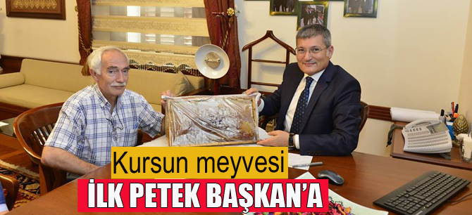Yetiştirdiği ilk balı Şahin'e hediye etti