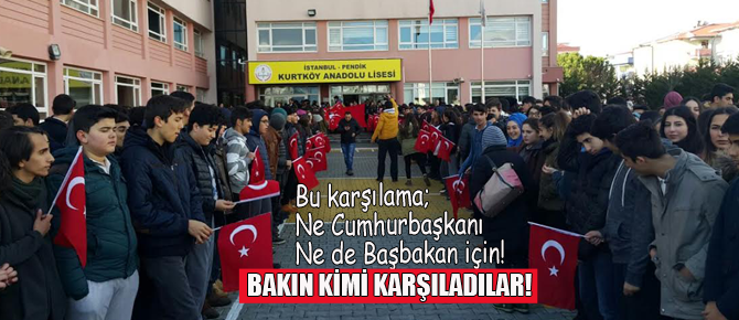 Okullarına gelen polisleri öyle bir karşıladılar ki!