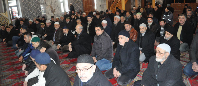 Çarşı Camii'de eller Şehitler için Sema'ya kalktı!