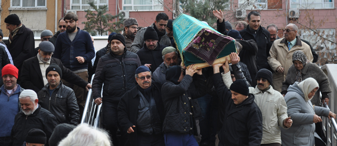 Pendikli kunduracı Necati Özçelik Annesini kaybetti