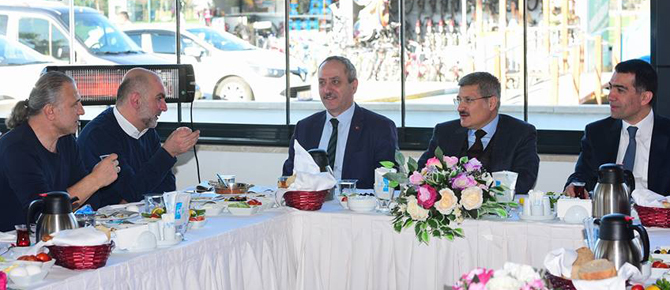 Güçlü liderler çıktığında Türkler Çinlileri vergiye bağladı!