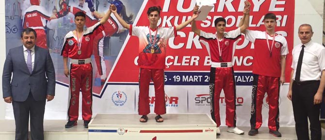 Pendik'li Kick Boks'cular tarih yazdı! 2 Altın Madalya