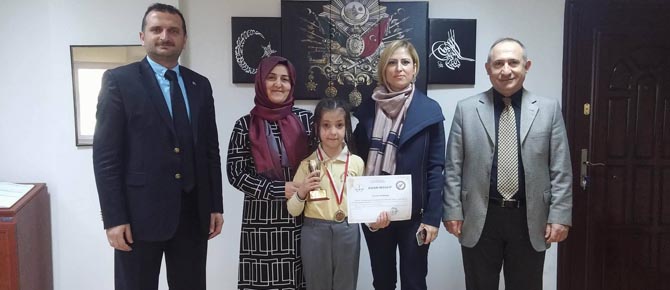 İlkokul öğrencileri bir kitap dolusu Hadis'i ezberledi!
