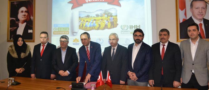 Yetim çocuklar için en anlamlı imza!