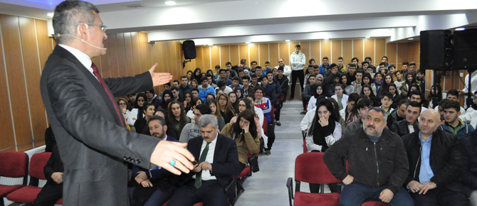 Öyle bir anlattı ki, kafalarda referandumla ilgili soru işareti bırakmadı!