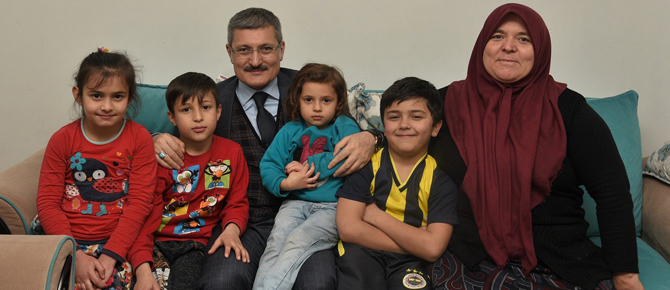 Sosyal medyadan davet aldı evlerine misafir oldu