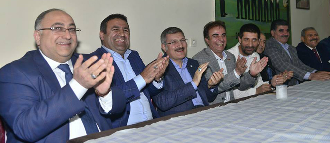 Siyaseti bu sefer hemşehrilerine yaptı!