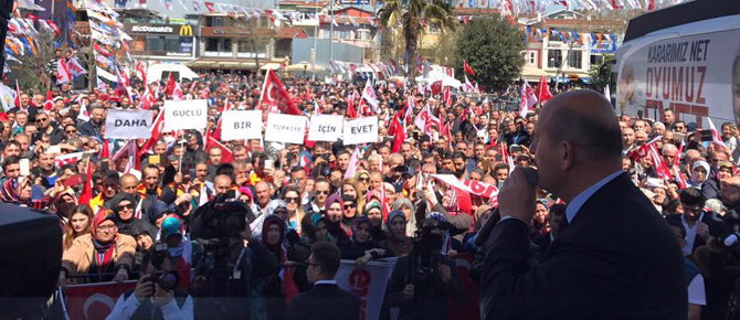 Biz, Ertuğrul Gazi, Osman Gazi, Orhan Gazi'nin tahtında oturuyoruz