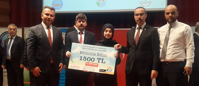 Ezbere Hadis Okuma Yarışması'nda Burcu Çiçek Tuzla Birincisi oldu