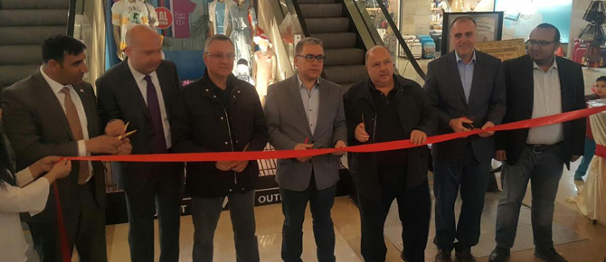Pendik'te çılgın indirim! Mallar kapış kapış gitti