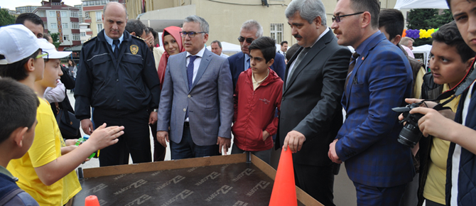 Abdullah Acar Ortaokulu'nda Tübitak 4006 Bilim Fuarı