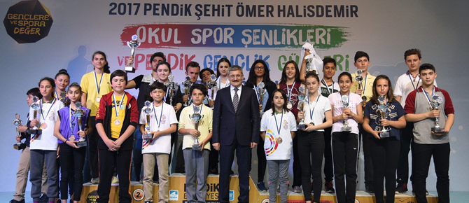 2 bine yakın öğrencide madalya mutluluğu!