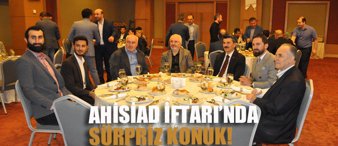Dünyanın akademisyeni bu iftardaydı!