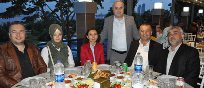 Özkanlar Seramik'ten geleneksel İftar
