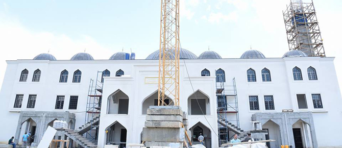 Amine Hatun Camii'nde sona geliniyor