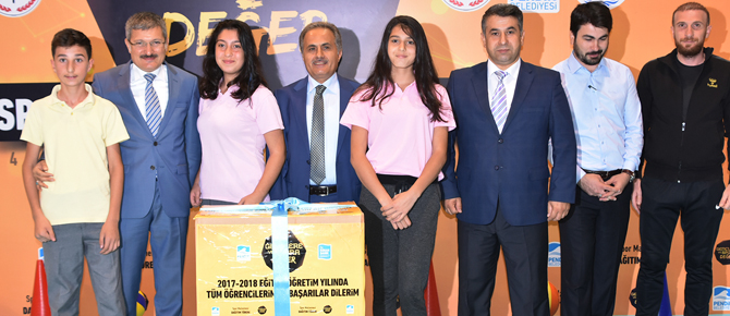 Bütün okullara spor malzemesi yardımı