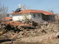 Denizli'de de 6 şiddetinde deprem.. Yıkılan evler var